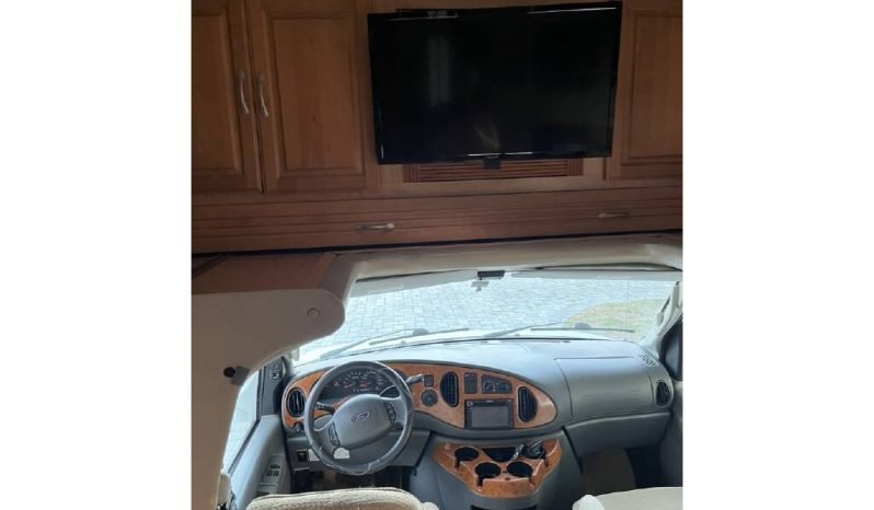 
								2007 Four Winds Chateau 31F full									