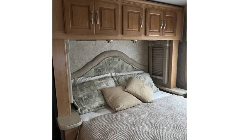 
								2007 Four Winds Chateau 31F full									