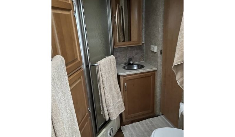 
								2007 Four Winds Chateau 31F full									