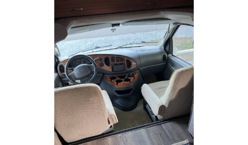 
								2007 Four Winds Chateau 31F full									