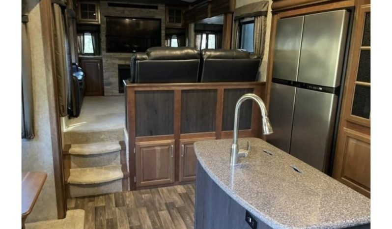 
								2015 Keystone Montana 3790 RD Motorhome full									