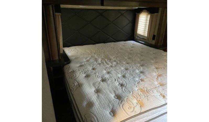 
								2015 Keystone Montana 3790 RD Motorhome full									