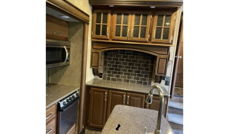 
								2015 Keystone Montana 3790 RD Motorhome full									