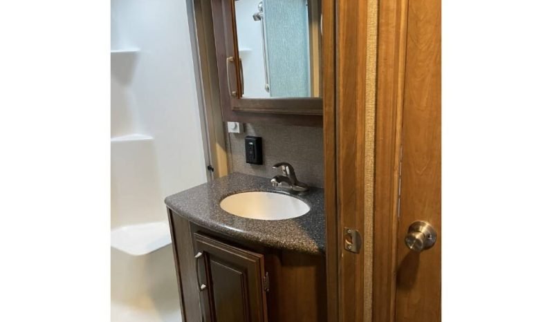 
								2015 Keystone Montana 3790 RD Motorhome full									