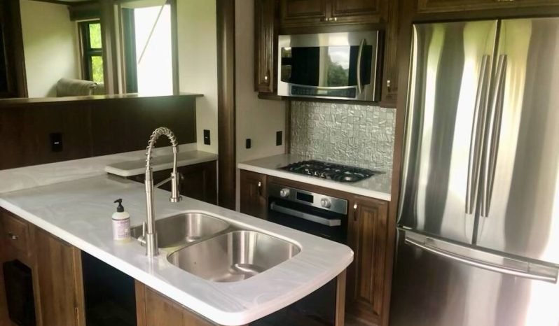 
								2019 Forest River Riverstone Legacy 38RE full									