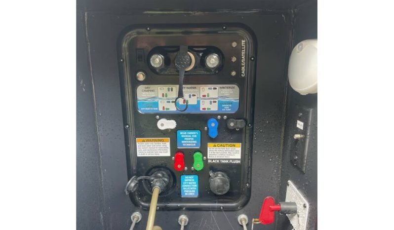 
								2019 Forest River Riverstone Legacy 38RE full									