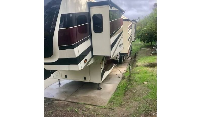 
								2019 Forest River Riverstone Legacy 38RE full									