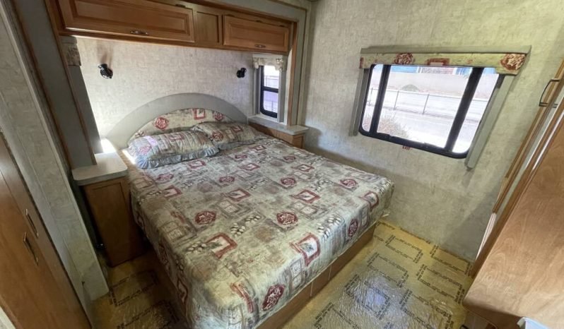 
								2006 Fleetwood Tioga 31M full									