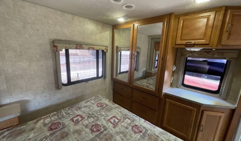 
								2006 Fleetwood Tioga 31M full									