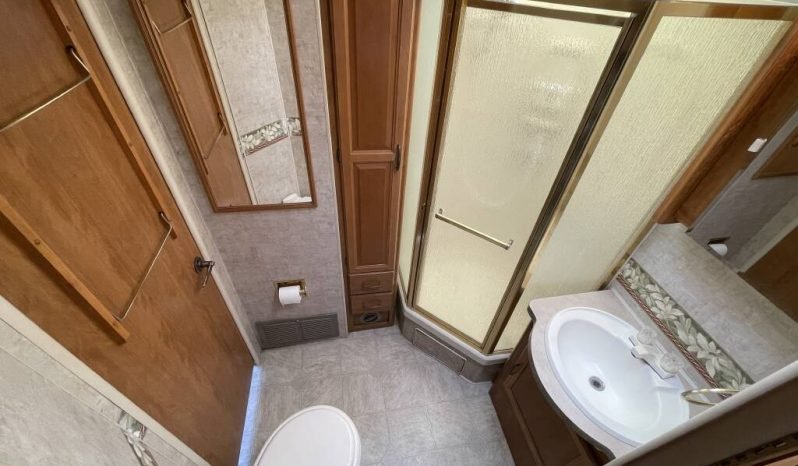 
								2006 Fleetwood Tioga 31M full									