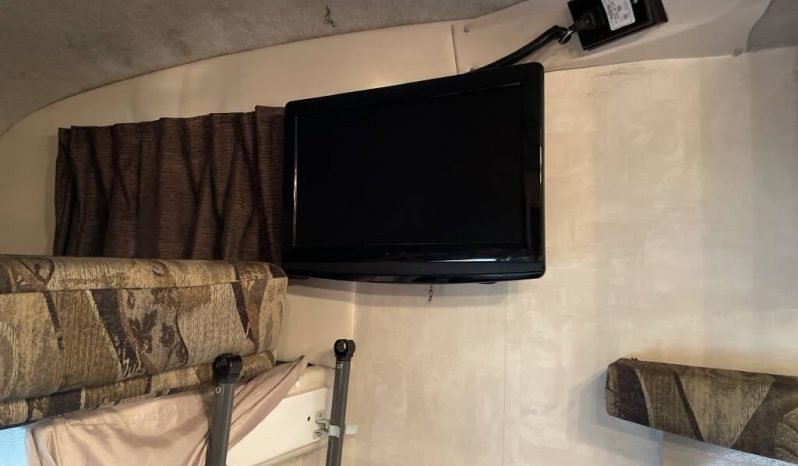 
								2008 Fleetwood Quest 24E full									