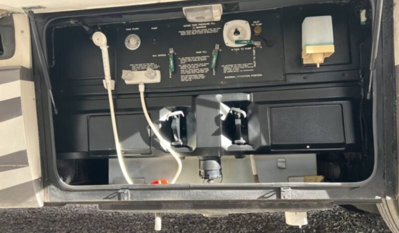 
								2005 National Tropical 370LX full									