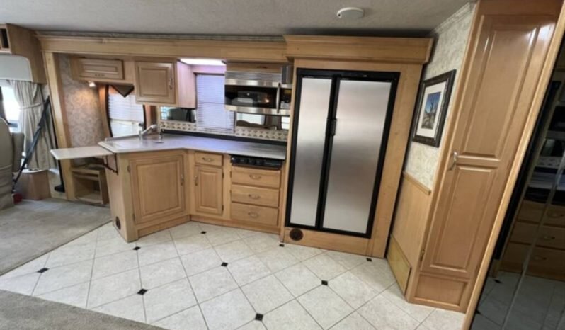 
								2005 National Tropical 370LX full									