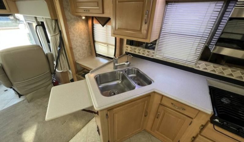 
								2005 National Tropical 370LX full									