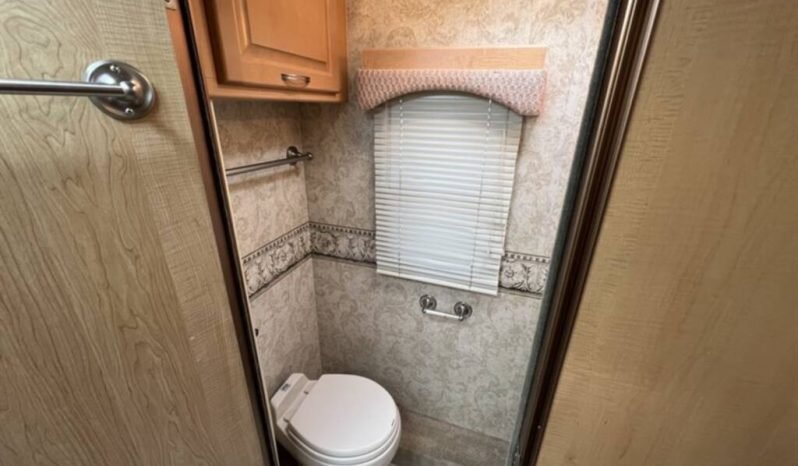 
								2005 National Tropical 370LX full									