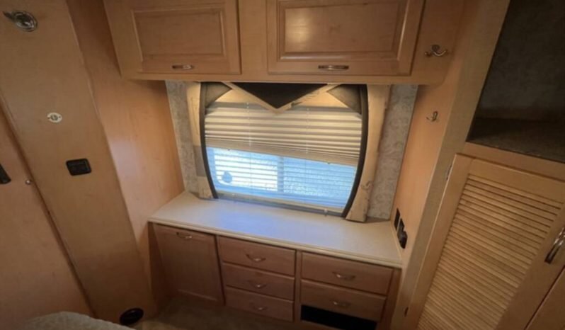 
								2005 National Tropical 370LX full									