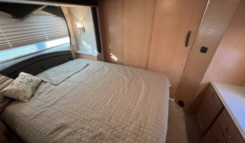 
								2005 National Tropical 370LX full									