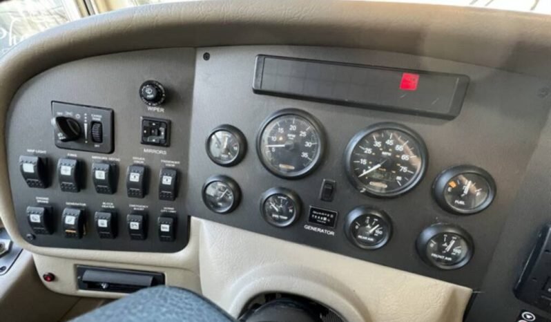 
								2005 National Tropical 370LX full									