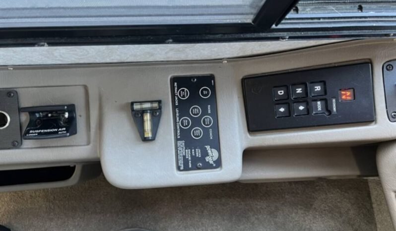 
								2005 National Tropical 370LX full									