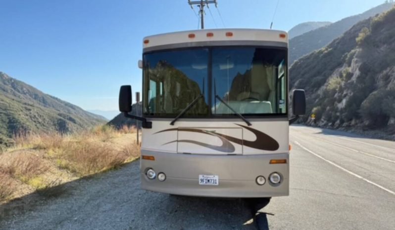 
								2003 Winnebago Journey 39W full									