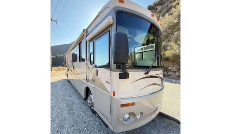 
								2003 Winnebago Journey 39W full									