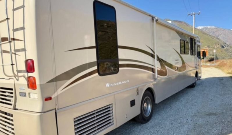 
								2003 Winnebago Journey 39W full									