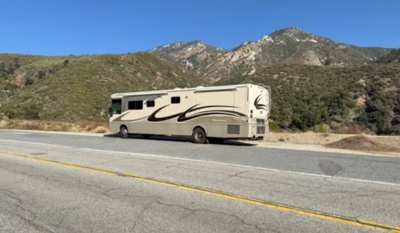 
								2003 Winnebago Journey 39W full									