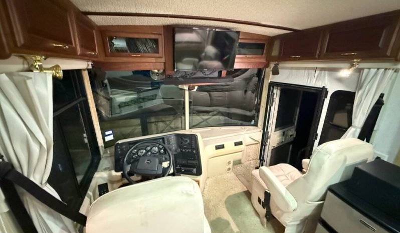 
								2003 Winnebago Journey 39W full									