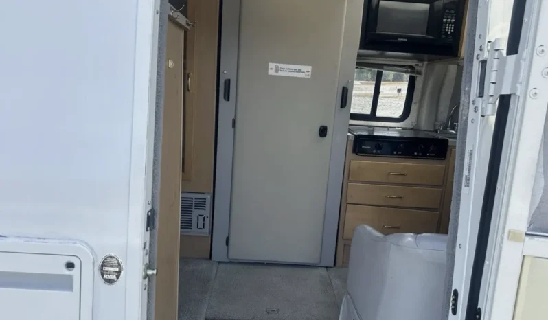 
								2004 Winnebago Rialta Rv Class B full									