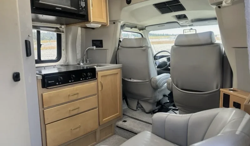 
								2004 Winnebago Rialta Rv Class B full									