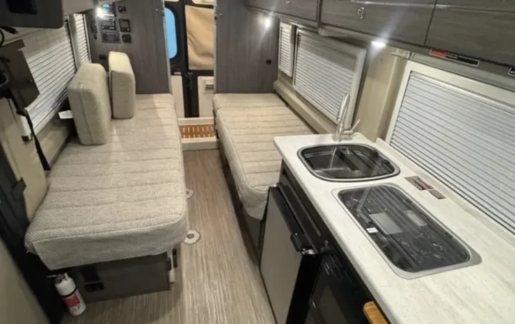 
								2019 Winnebago Travato full									