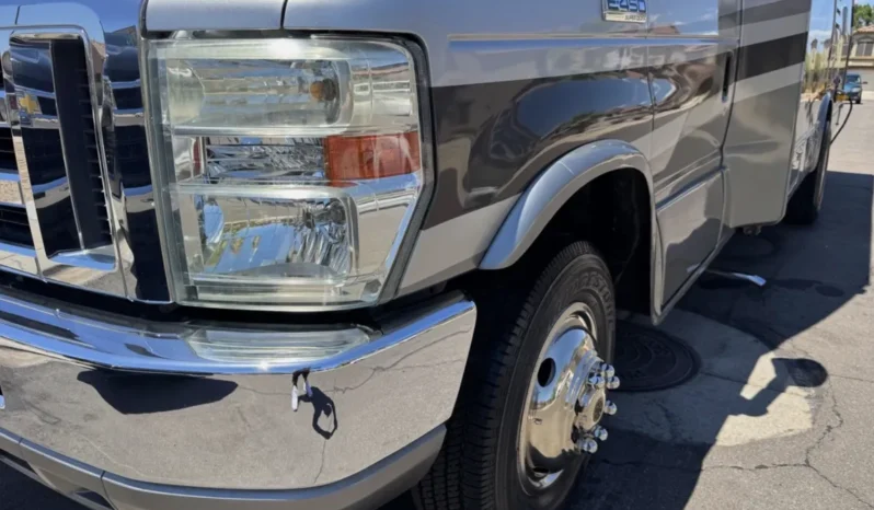 
								2008 Phoenix cruiser 2350 full									