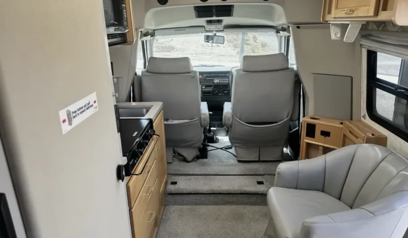 
								2004 Winnebago Rialta Rv Class B full									