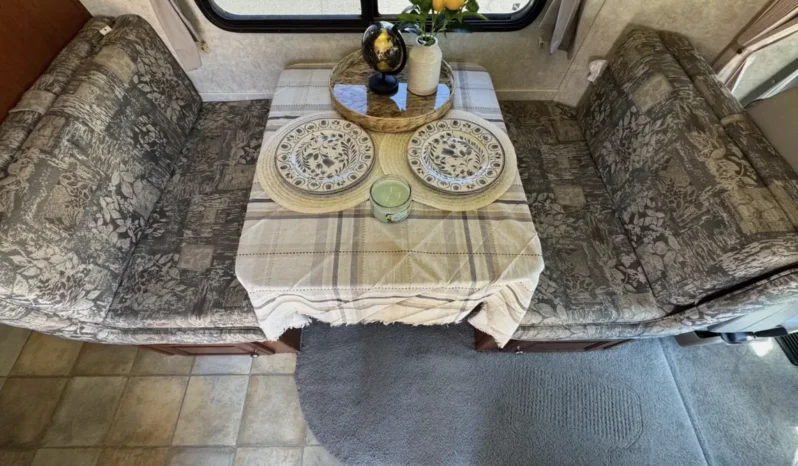 
								2008 Phoenix cruiser 2350 full									