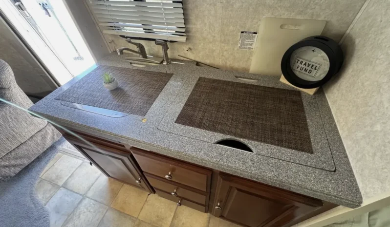 
								2008 Phoenix cruiser 2350 full									