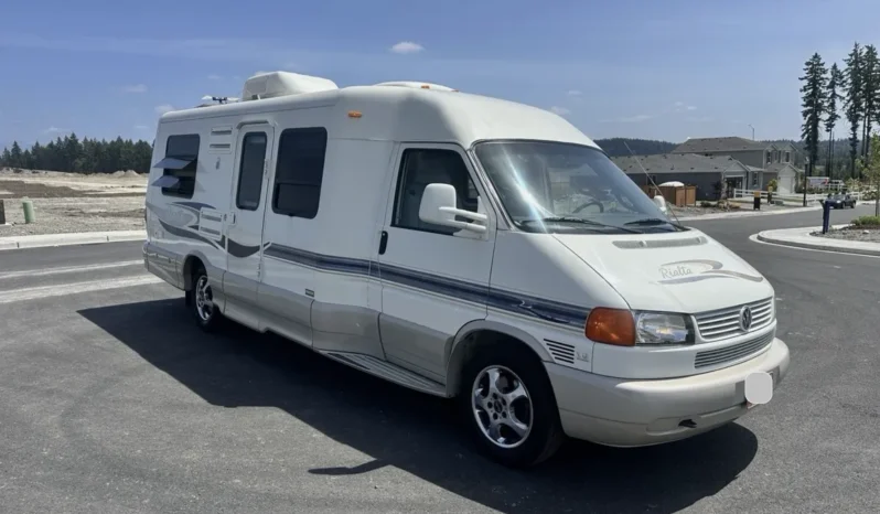 
								2004 Winnebago Rialta Rv Class B full									