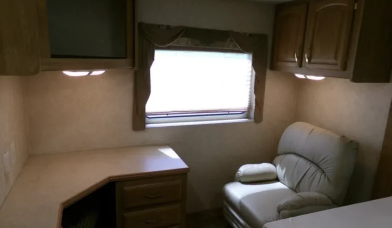 
								2005 Georgie Boy Cruise Master LE 3640 full									