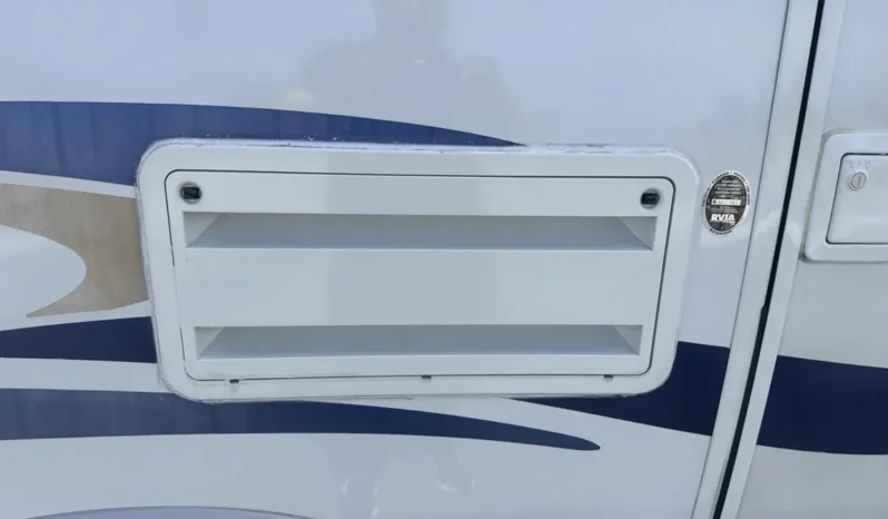 
								2004 Winnebago Rialta Rv Class B full									